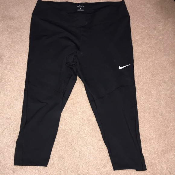 NWOT Nike cropped legging - Picture 1 of 3